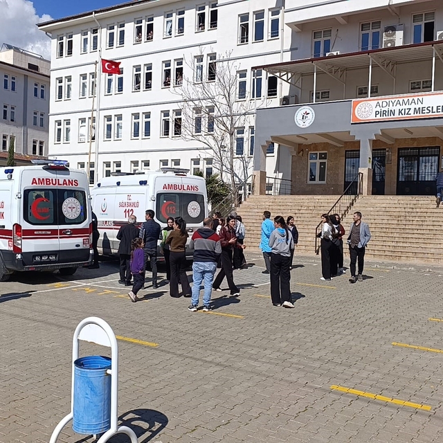 Adıyaman'da 3 öğrenci gıda zehirlenmesi şüphesiyle hastanelik oldu