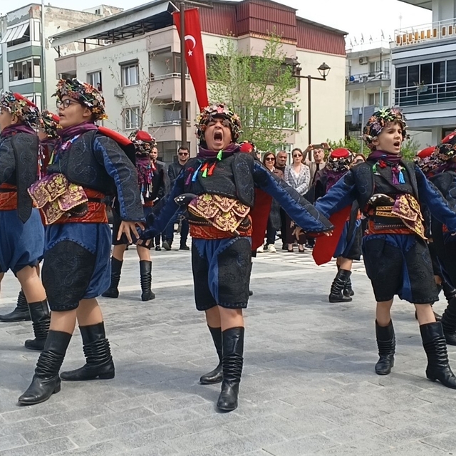 Atatürk'ün Aliağa'ya gelişinin 92. yıl dönümü törenlerle kutlandı