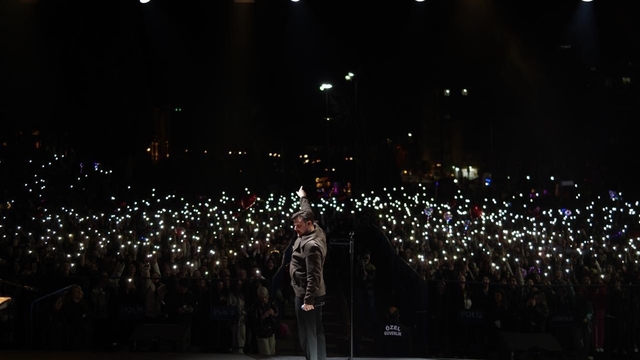 Bilecik Cumhuriyet Meydanı'nda Ekin Uzunlar konseri