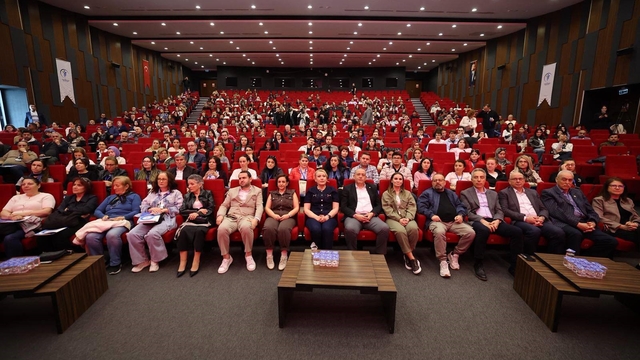 Merkezefendi Belediyesi MBLab Ai eğitimleriyle gençleri yapay zekanın geleceğine hazırlıyor