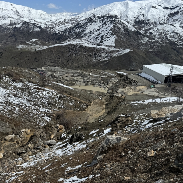 Hakkari'de heyelan nedeniyle entegre katı atık tesisi zarar gördü