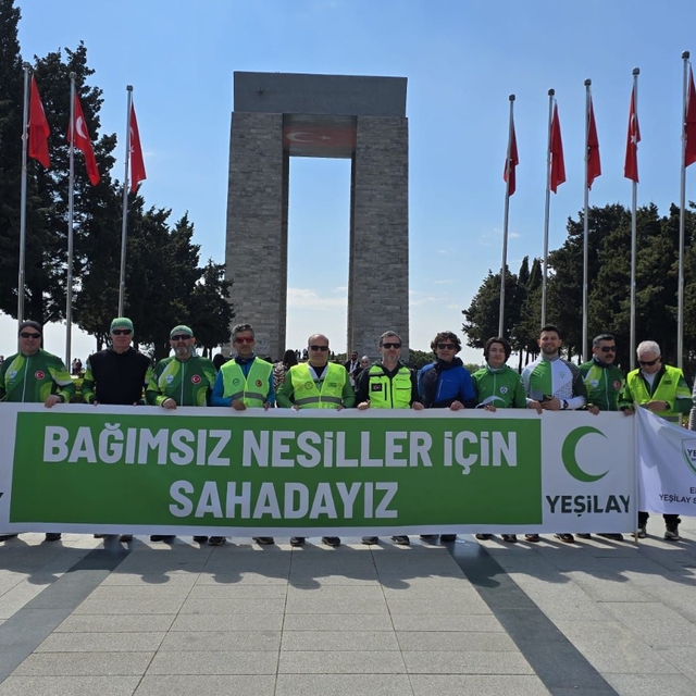 Edirne Yeşilbis sporcularından şehitlere saygı turu