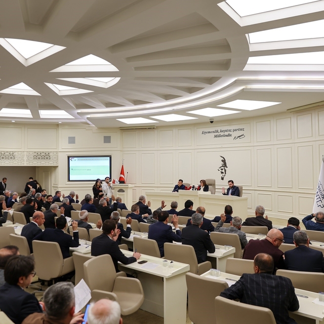 Büyükşehir Meclisi'nde Bakan Tekin'e paye, çiftçiye destek