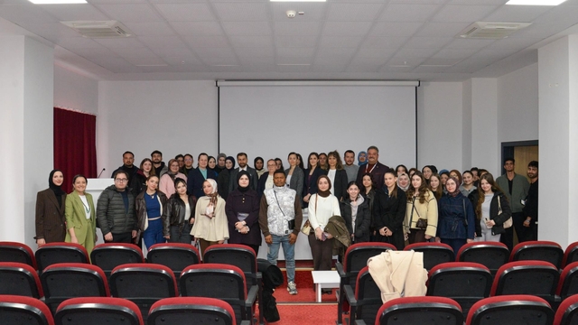 Bilecik İl Sağlık Müdürü Dr. Ferhat Damkacı bilgi ve tecrübelerini öğrencilerle paylaştı