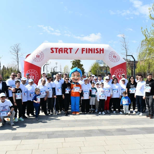 Balıkesir'de adımlar otizm farkındalığı için atıldı
Otizm farkındalığı için...