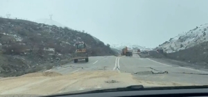 Hakkari-Van yolunda çökme: Ulaşım kontrollü sağlanıyor