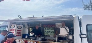 Ayvalık Hüsamettin Cindoruk'u unutmadı