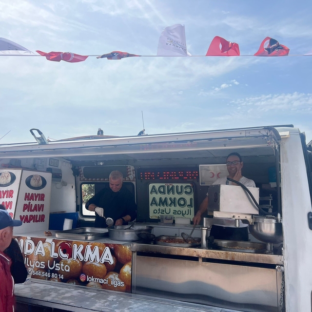 Ayvalık Hüsamettin Cindoruk'u unutmadı