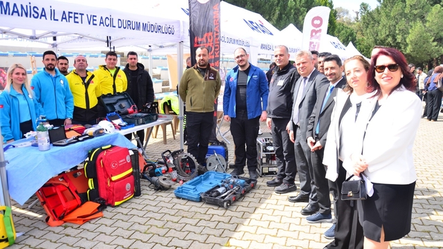 MCBÜ'de 'Afetlerde insan olmak' sempozyumu