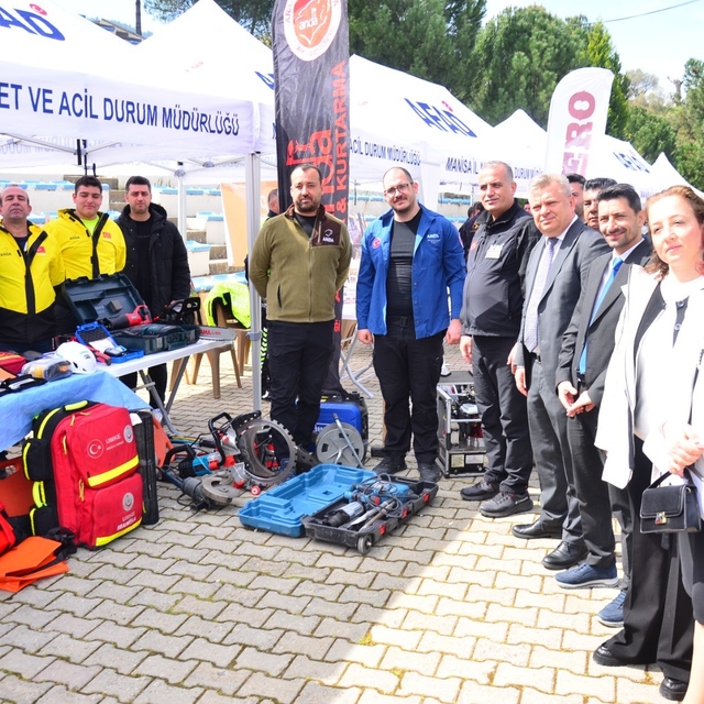 MCBÜ'de 'Afetlerde insan olmak' sempozyumu