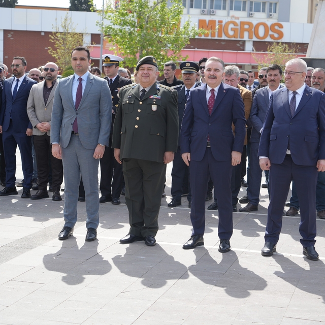 Edremit'te Ata'ya vefa
Atatürk'ün ilçeye gelişinin 92. yılı coşkuyla kutlan...