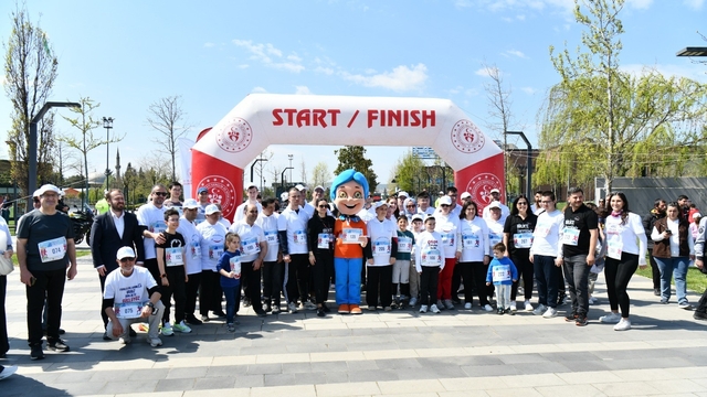 Balıkesir'de adımlar otizm farkındalığı için atıldı
Otizm farkındalığı için anlamlı koşu