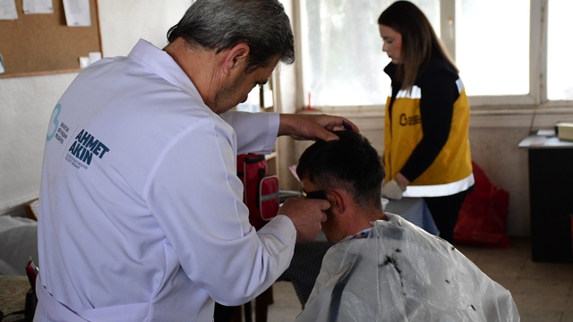 Büyükşehir Belediyesi, yakın berber ve evde bakım hizmetleri  vatandaşın yanında