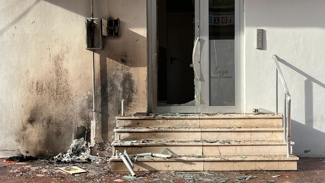 Kocaeli'de doğal gaz kutusunda çıkan yangın hasara neden oldu