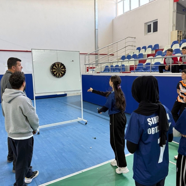 Tomarza'da 23 Nisan coşkusu masa tenisi ve dart turnuvalarıyla yaşandı