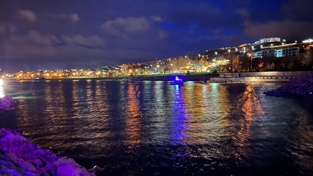 Van Gölü'ne düşen şahıs için kurtarma seferberliği