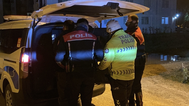 Alkolmetreye üflemeyi reddetti, 200 bin lira ceza yedi
Bolu'da şüphe üzerine durdurulan ehliyetsiz sürücünün üzerinden uyuşturucu çıktı