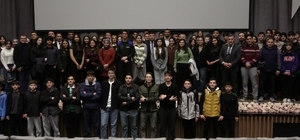 Türkiye'nin ikinci Milli Astronotu Tuva Cihangir Atasever Isparta'da öğrencilerle buluştu Tuva Cihangir Atasever: "Uluslararası iş birliğiyle Somali'de bir uzay limanı inşa ediyoruz ve Türkiye olarak roketlerimizi buradan fırlatacağız"