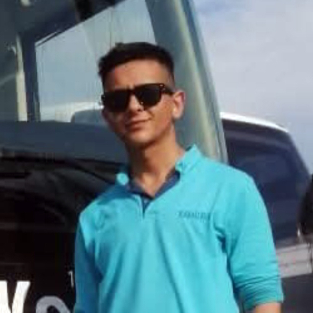 Yüksek sesle konuşan müşteriyi uyaran garson, bıçakla ağır yaralandı