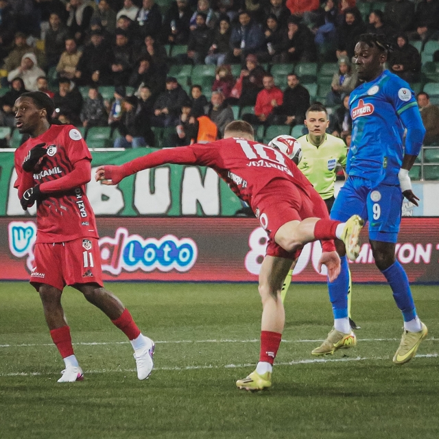 Trendyol Süper Lig: Çaykur Rizespor: 0 - Gaziantep FK: 1 (İlk yarı)