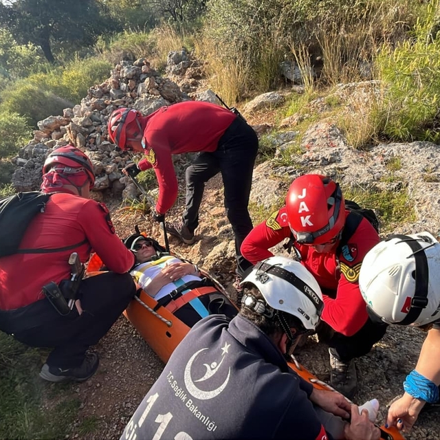 Yürüyüş yaparken, ayağı kırılan şahıs kurtarıldı