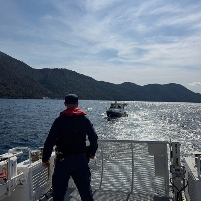 Sürüklenen teknedeki 2 kişi kurtarıldı