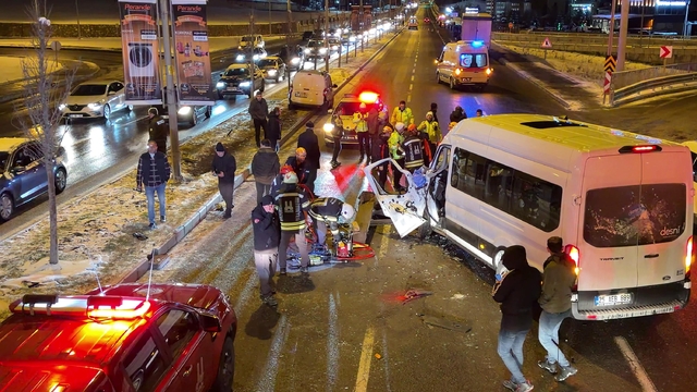 Erzurum'da buzlanma nedeniyle meydana gelen kazalarda 5 kişi yaralandı