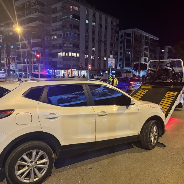 İzmir'de otomobille çarpışan motosikletin sürücüsü öldü