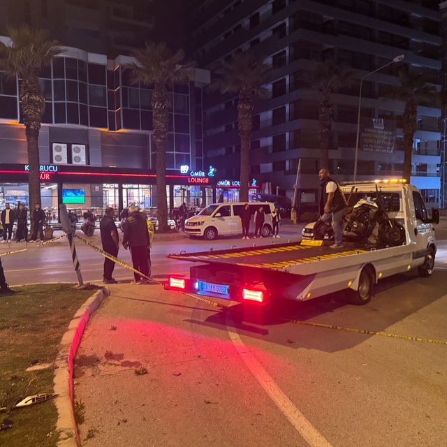 Otomobille çarpışan motosikletin sürücüsü öldü