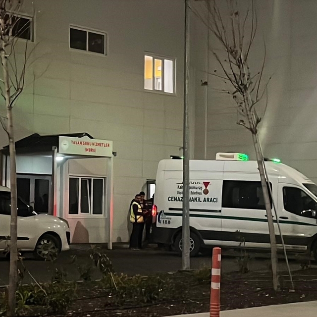 Tartıştığını eşini başından silahla vurup öldürdü