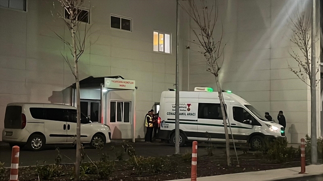 Tartıştığını eşini başından silahla vurup öldürdü