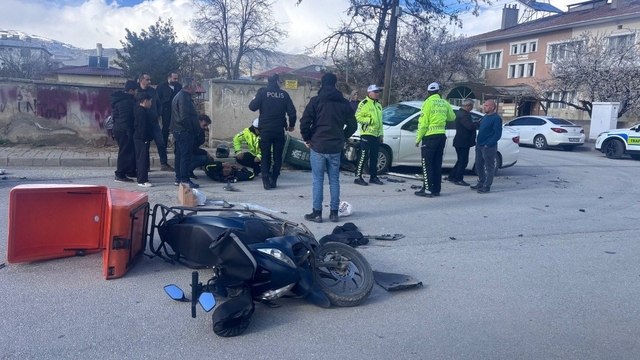 Erzincan'da otomobil ile motosiklet çarpıştı: 1 yaralı
