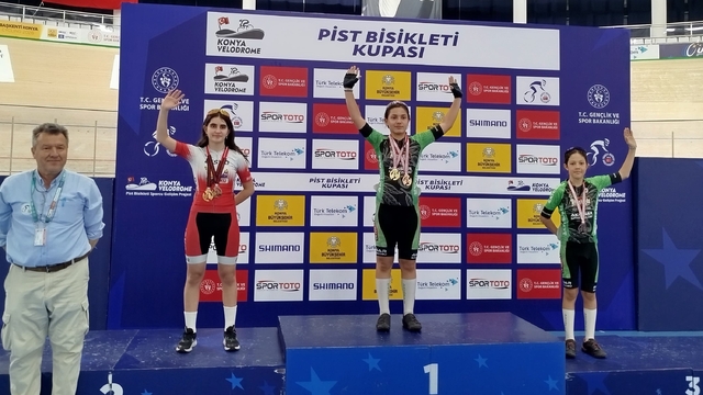 Akhisarlı pedallar Konya'da 3 günde 5 madalya kazandı