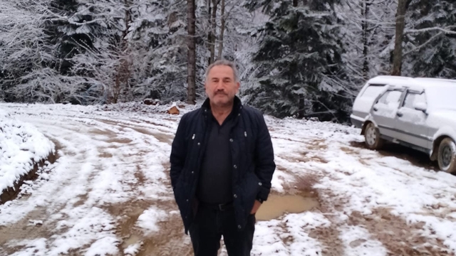 Devrilen ağacın altında kalan işçi hayatını kaybetti