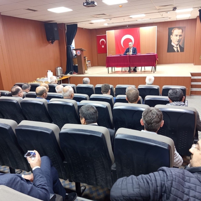 Efeler'de okul müdürleri bir araya geldi, 23 Nisan etkinlikleri görüşüldü