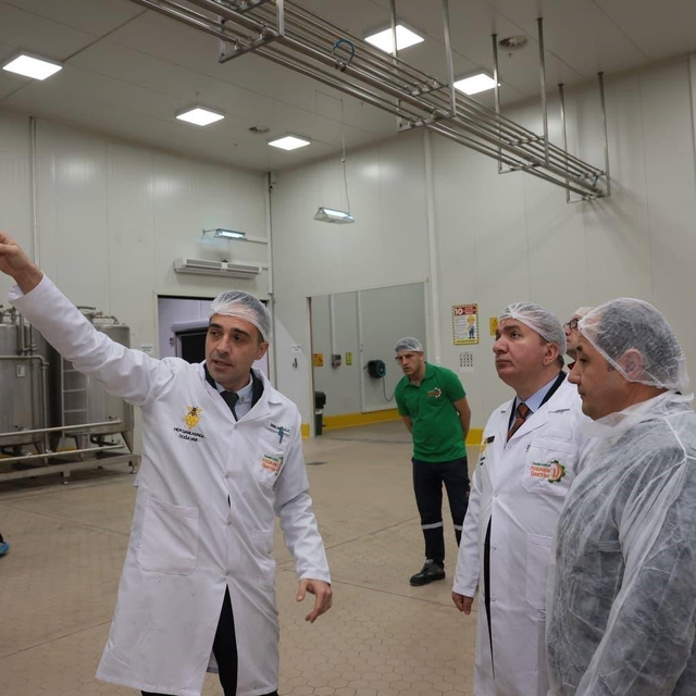 Türkiye'nin dört bir yanından gelen ballar Erzincan'da işleniyor