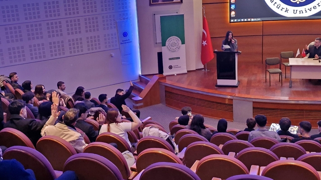 Üniversitelilerin simülasyonu TBMM'yi aratmadı