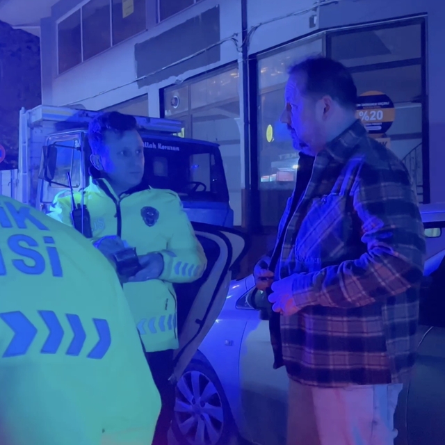 Bursa'da ters yöne giren alkollü sürücüye ağır ceza
Bursa'da ters yöne gire...