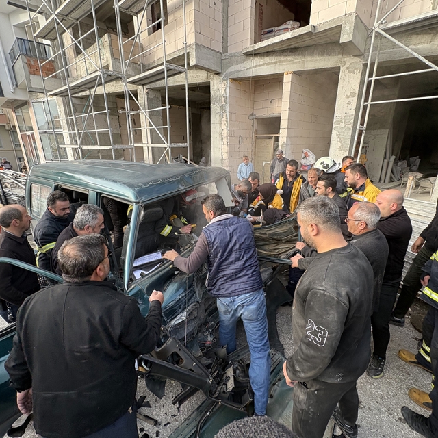 Kastamonu'da ekmek taşıyan fırın araçları çarpıştı: 3 yaralı