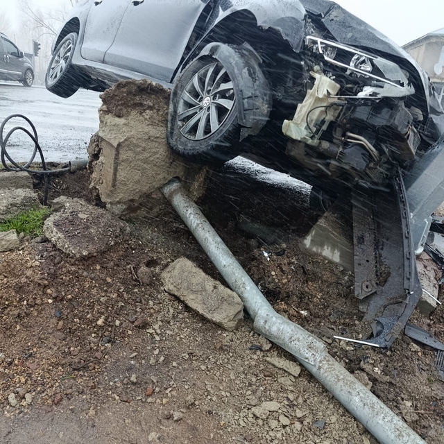 Patnos'ta yağışlı hava kazayı beraberinde getirdi:2 yaralı