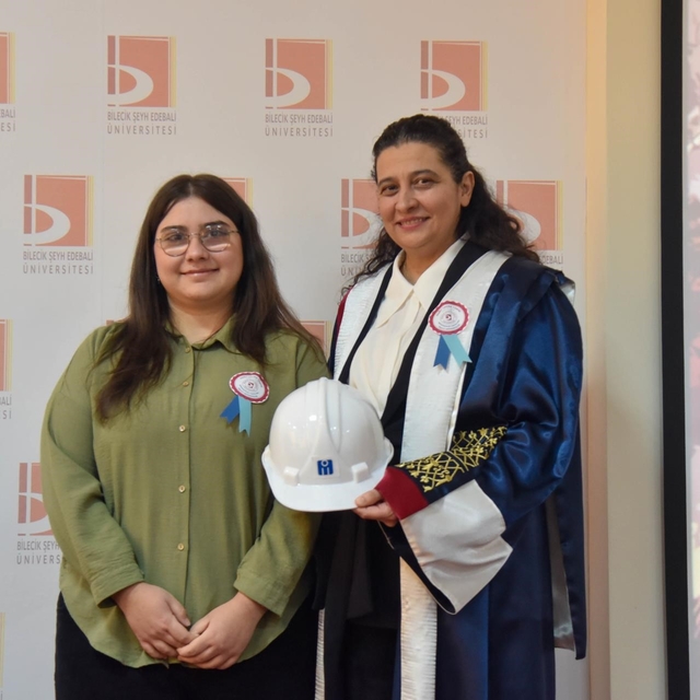 Geleceğin mühendisleri ilk baretlerini taktı