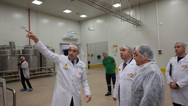 Türkiye'nin dört bir yanından gelen ballar Erzincan'da işleniyor