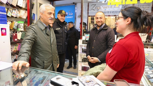 Vali Makas, esnafları gezdi vatandaşlar sohbet etti