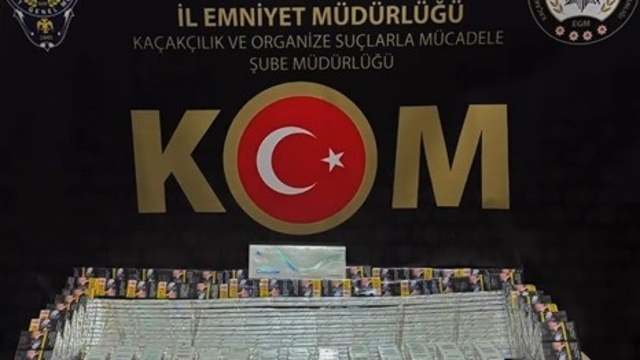 Tırın gizli bölgesine saklanmış 846 paket kaçak sigara ele geçirildi, 2 şüpheli yakalandı