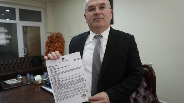 Yapay zekâyla sahte mahkeme belgesi düzenleyip dolandırmaya çalıştılar
Yapay zekâyla sahte mahkeme dosyası hazırlayan dolandırıcıların ağına düşürmekten avukatının dikkati sayesinde son anda kurtuldu