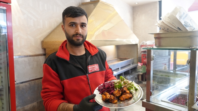 LGS çıkışı verdiği röportajla gündem olmuştu: Yıllar sonra kebap ustası olarak ortaya çıktı
Yıllar önce İHA'ya verdiği röportajla gündem oldu, 6 yılın ardından kebap ustası oldu