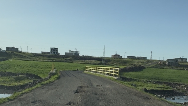 Yağışların ardından yollar köstebek yuvasına döndü