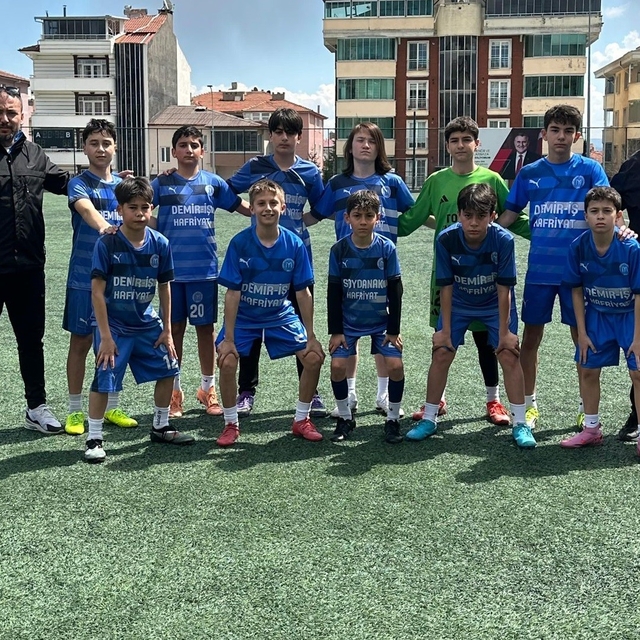 Minikler hazırlık maçında gol oldu yağdı