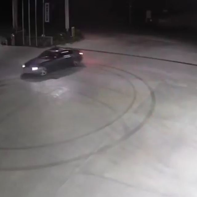 Akaryakıt istasyonunda aracı ile drift atan sürücüye 140 bin lira ceza