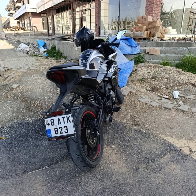 Ticari taksiyle çarpışan motosiklet sürücüsü yaralandı